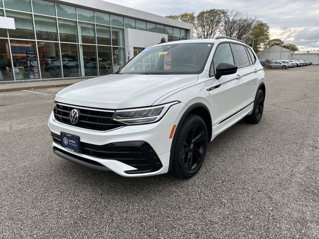 Certified 2023 Volkswagen Tiguan SE R-Line AWD/4WD image 3