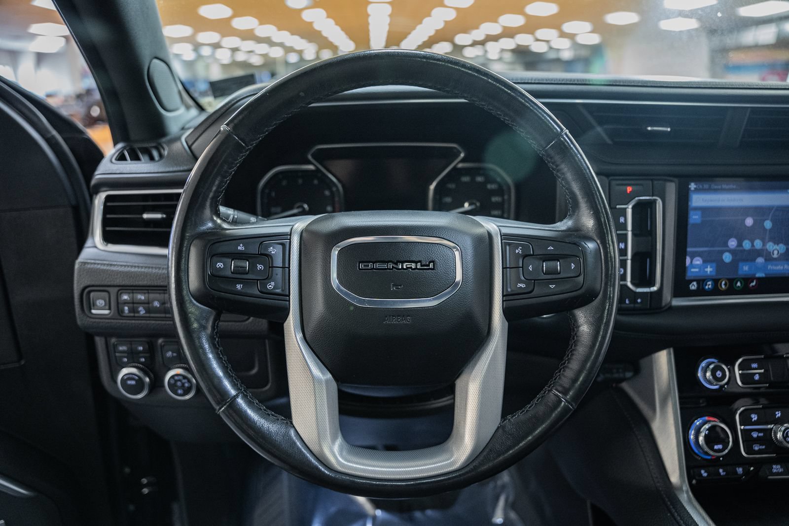 Used 2021 GMC Yukon Denali w/ Denali Premium Package AWD/4WD image 31