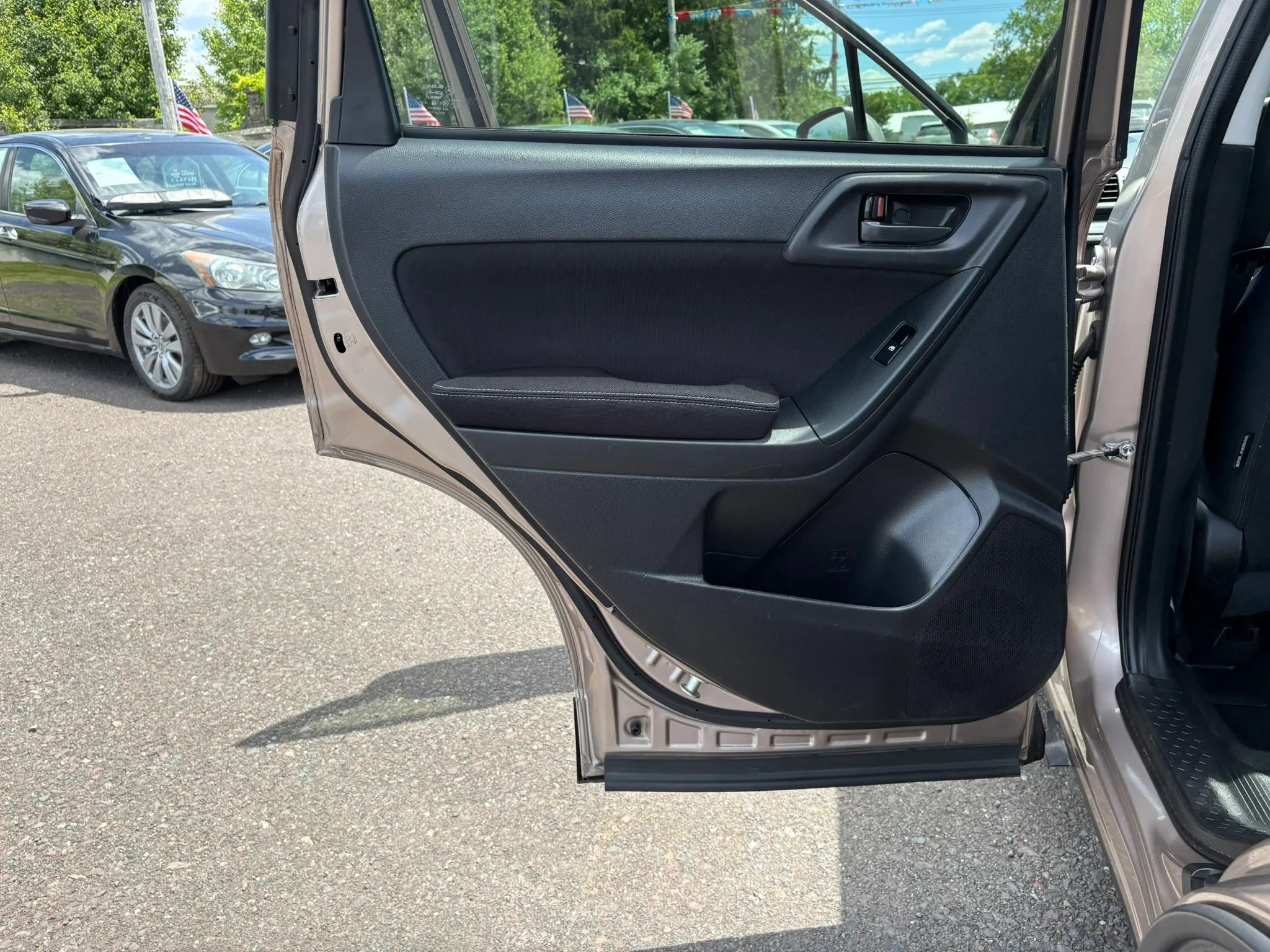 Used 2015 Subaru Forester 2.5i Premium w/ All-Weather Package AWD/4WD image 12