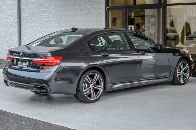 Used 2019 BMW 740i w/ M Sport Package RWD image 9