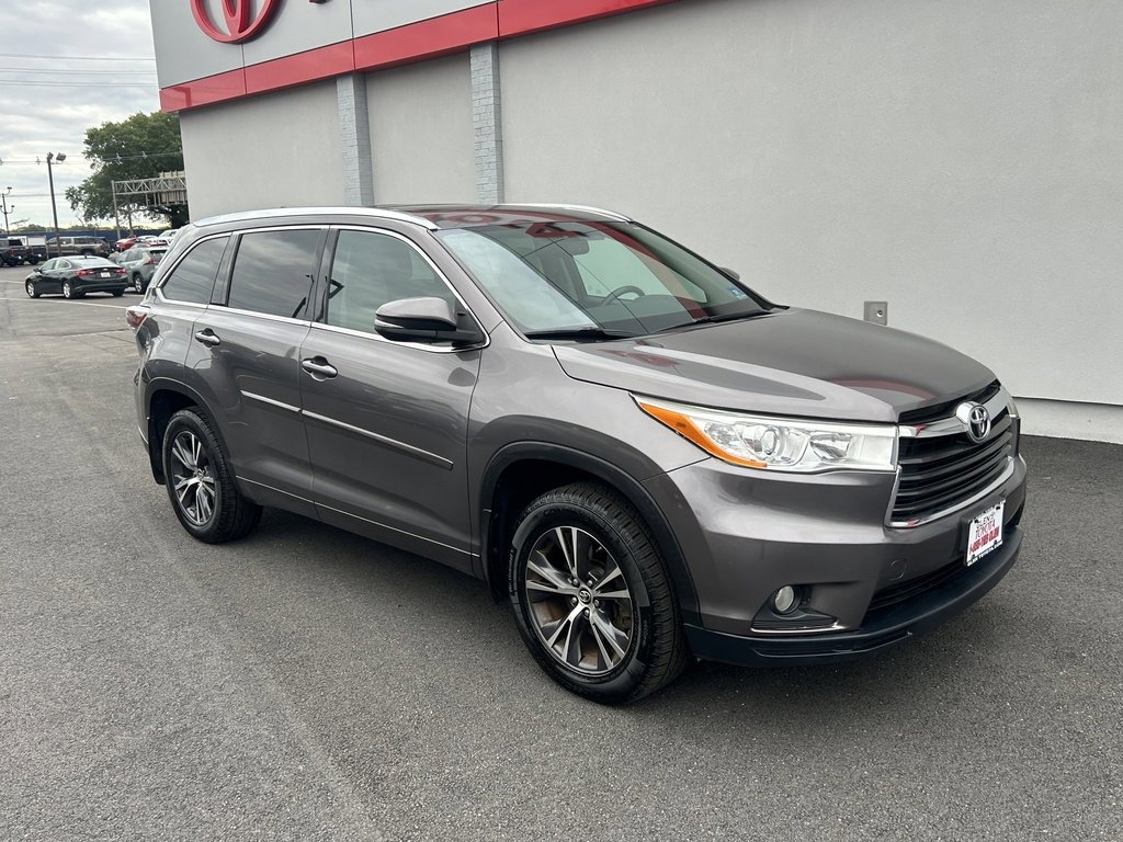 Used 2016 Toyota Highlander XLE image 4