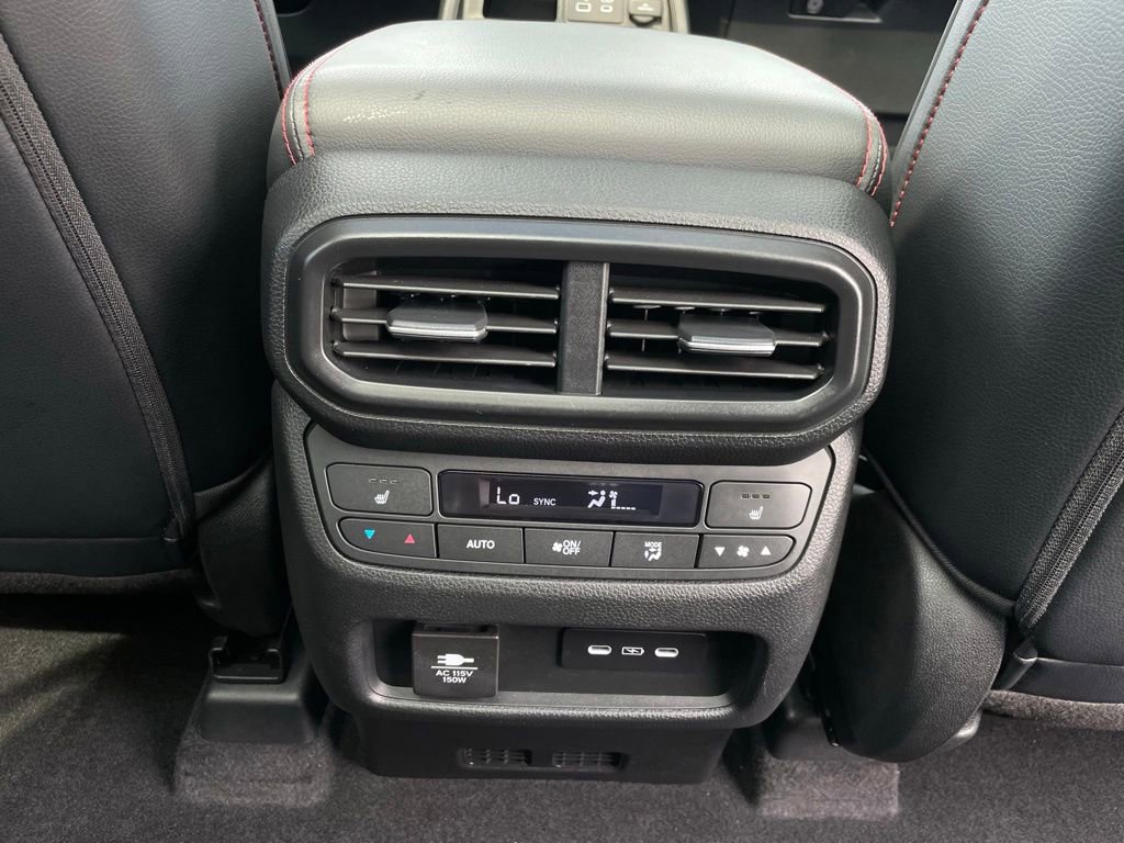 Used 2025 Honda Pilot Black Edition image 41