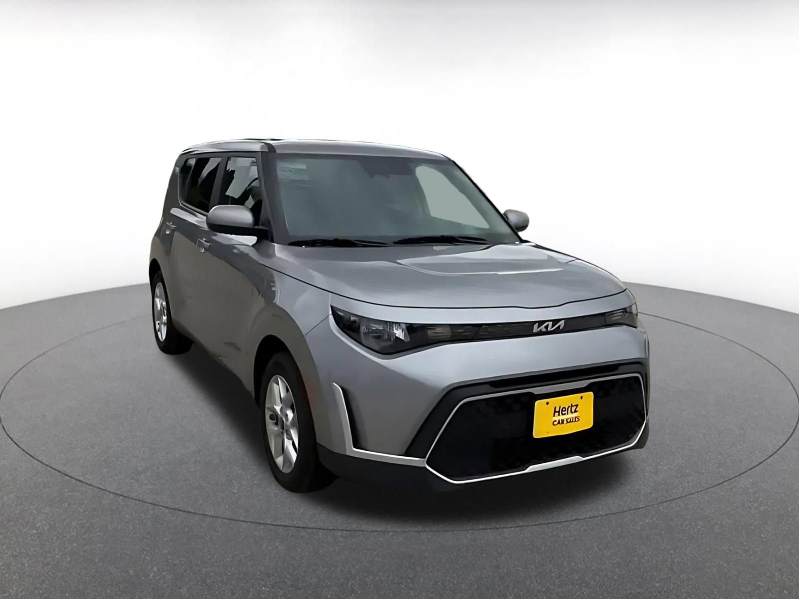 Used 2025 Kia Soul LX w/ LX Technology Package FWD image 3