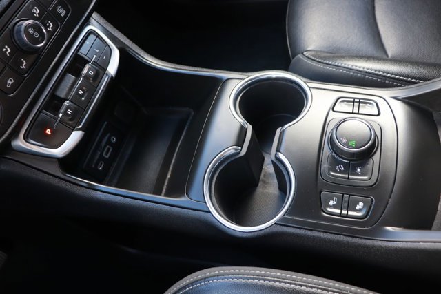 Used 2023 GMC Terrain SLT image 16