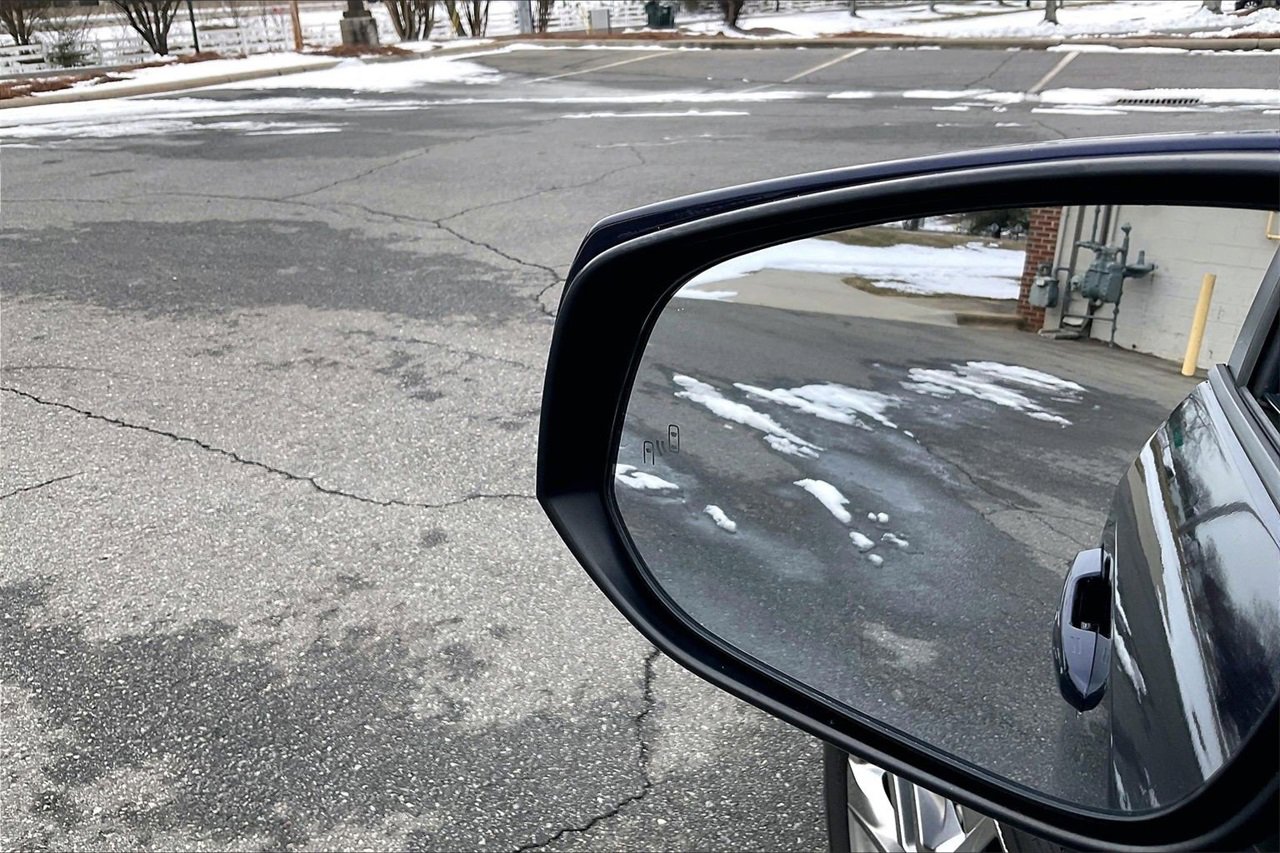 Used 2020 Toyota RAV4 XLE Premium image 29