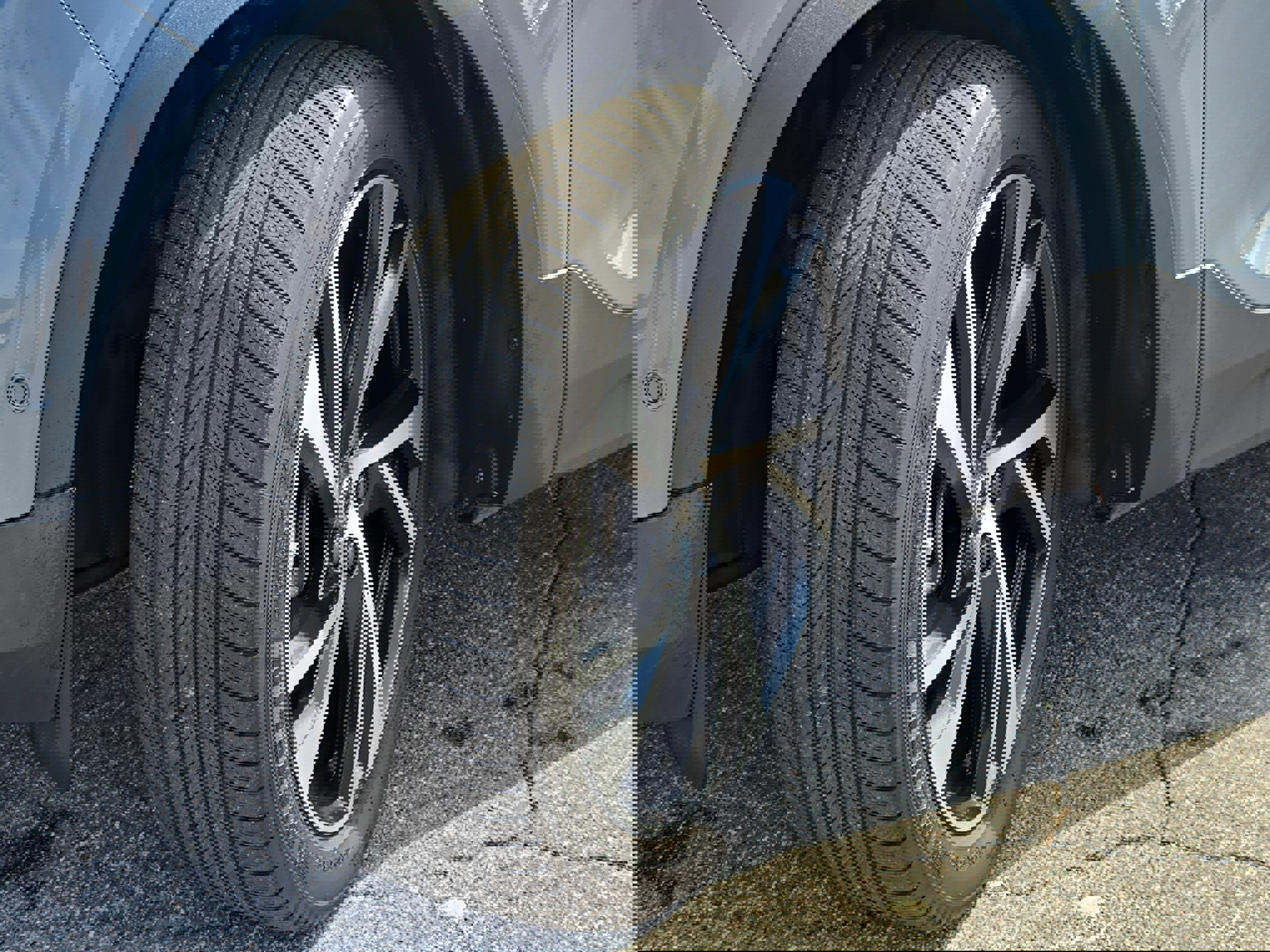 Used 2022 Volvo XC40 T5 R-Design w/ Advanced Package image 33