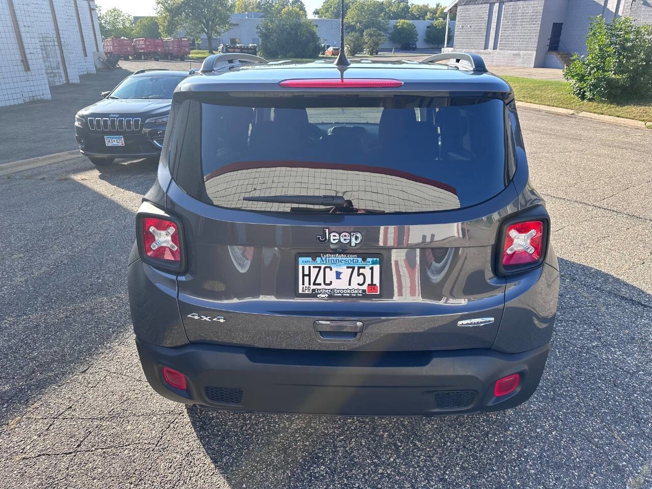 Used 2022 Jeep Renegade Latitude w/ Convenience Group AWD/4WD image 4