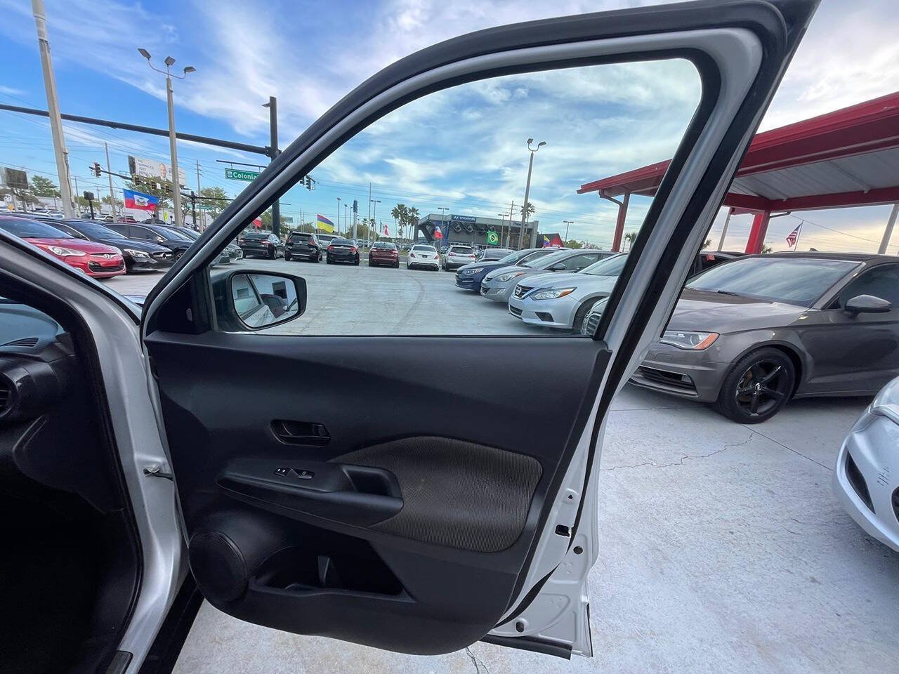 Used 2020 Nissan Kicks S FWD image 9