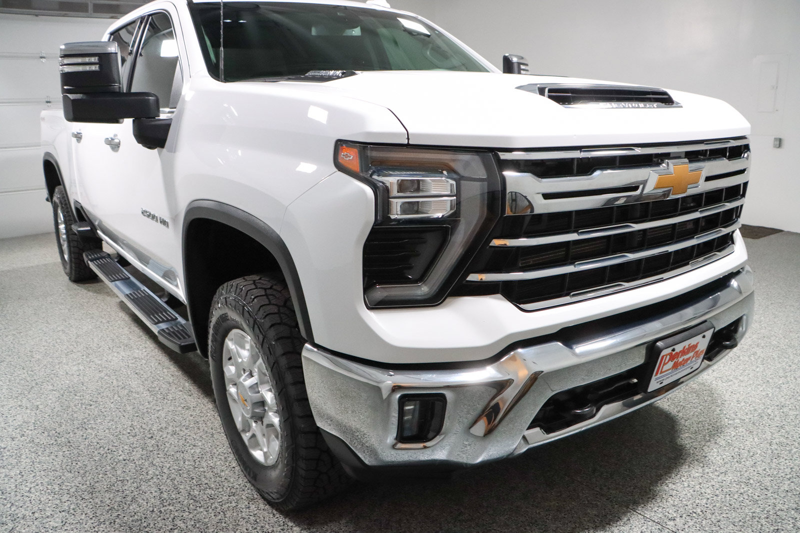 Used 2024 Chevrolet Silverado 2500 LTZ AWD/4WD image 5