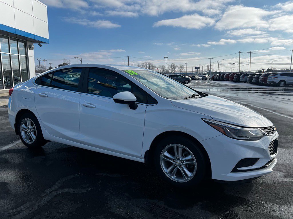 Used 2018 Chevrolet Cruze LT w/ Convenience Package image 2
