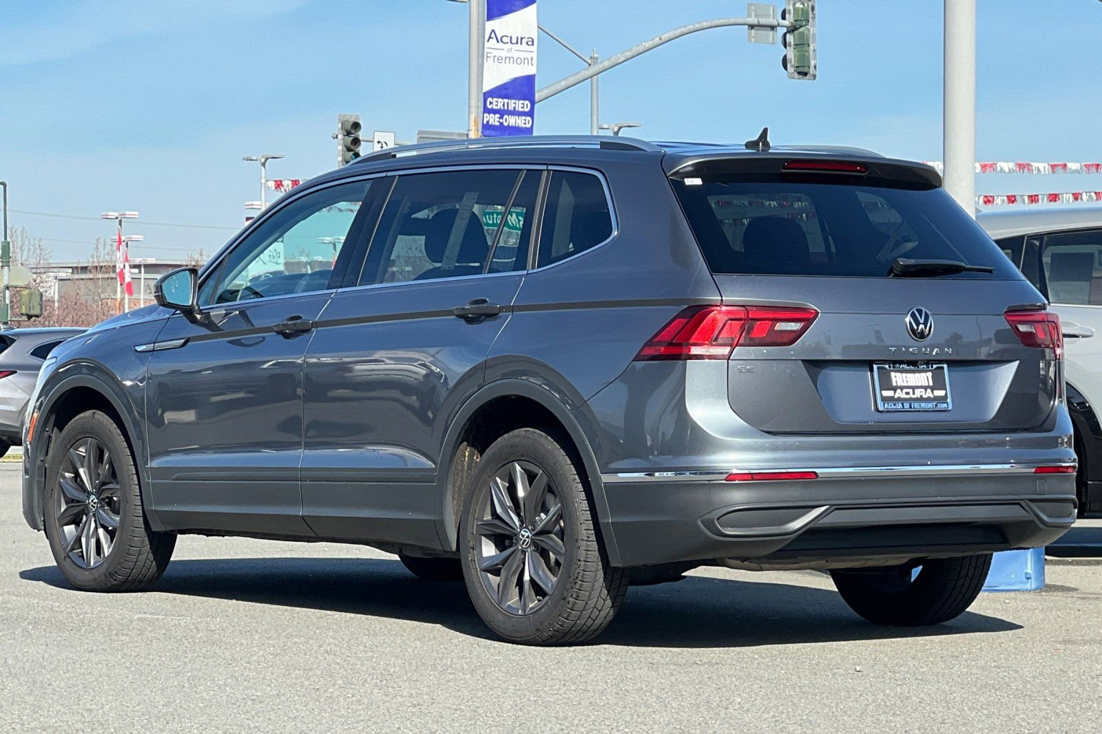 Used 2022 Volkswagen Tiguan SE image 6
