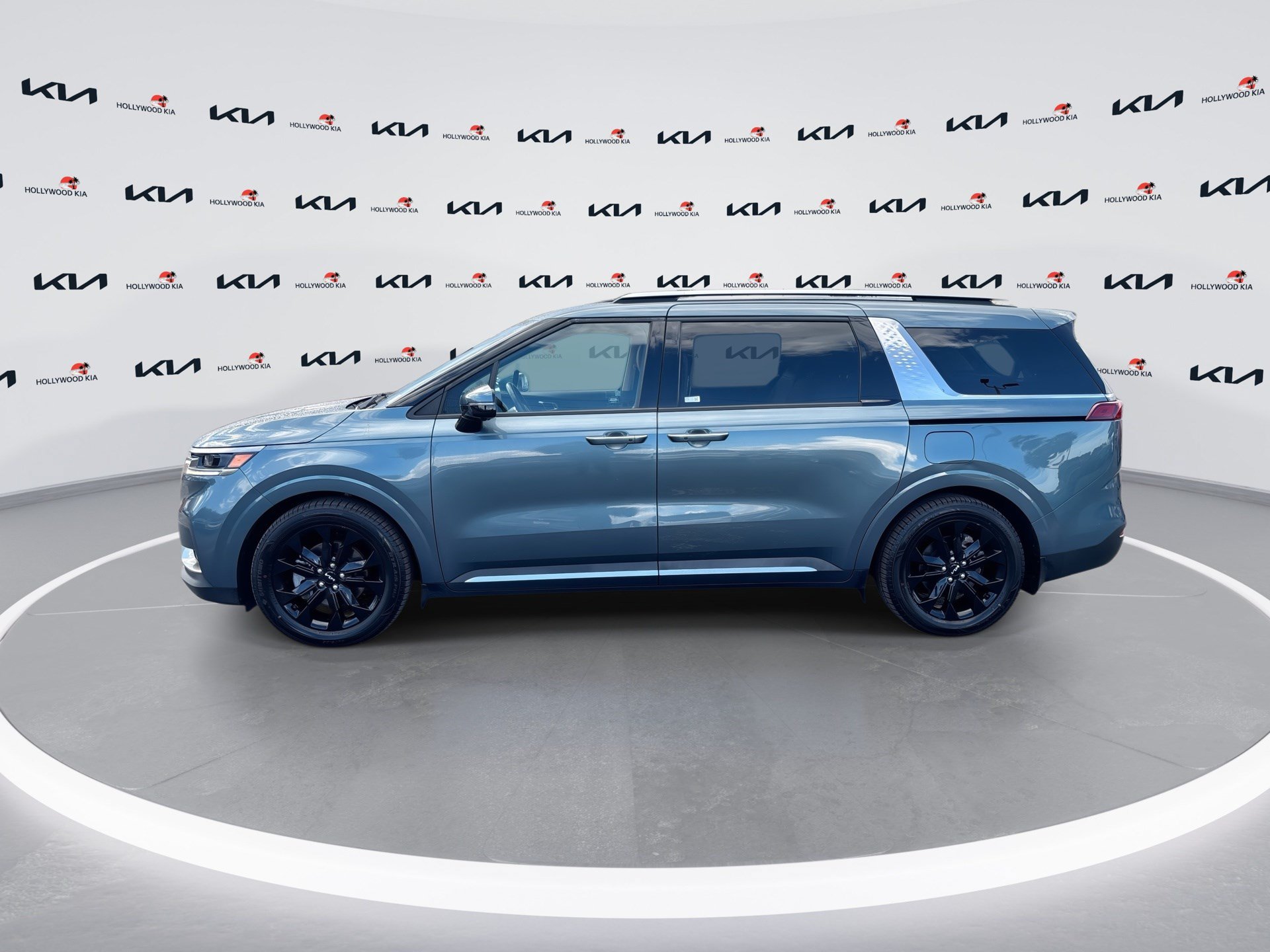 Used 2023 Kia Carnival SX FWD image 5