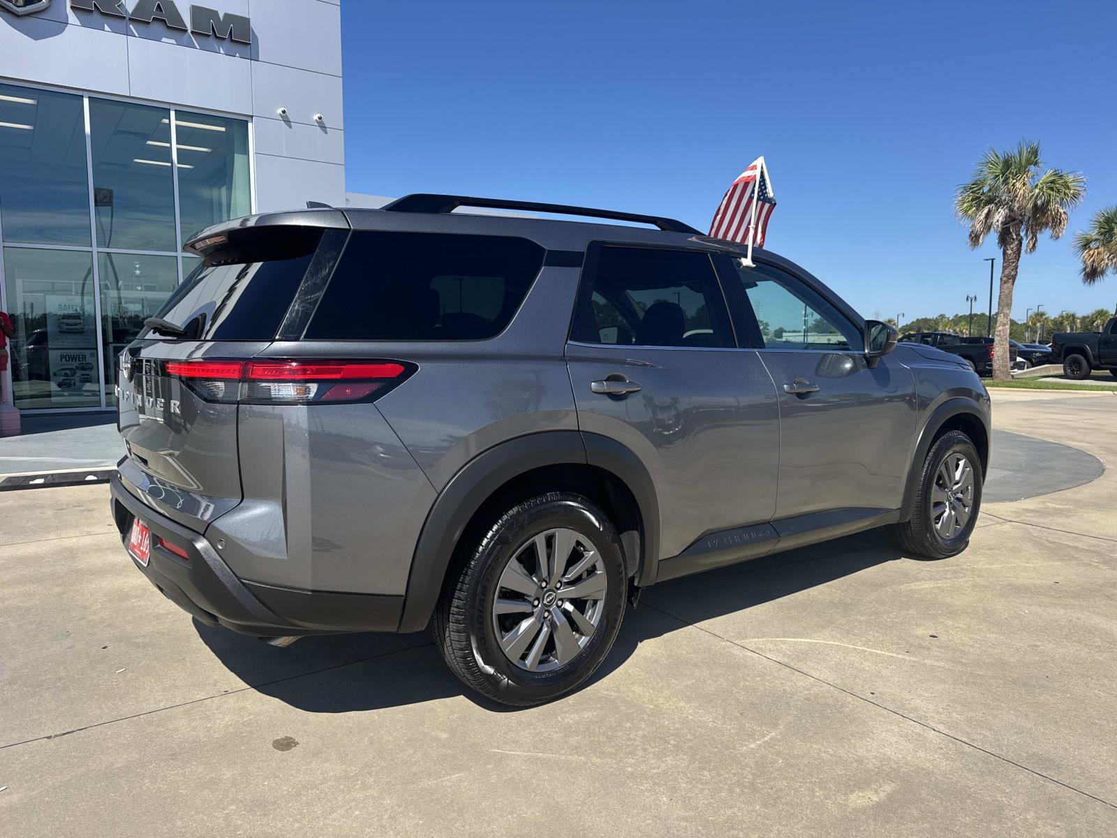 Used 2025 Nissan Pathfinder SV FWD image 6
