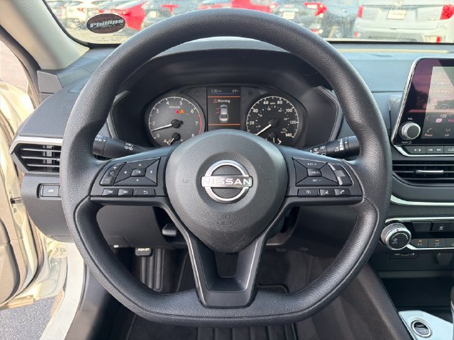 Used 2025 Nissan Altima 2.5 S FWD image 16