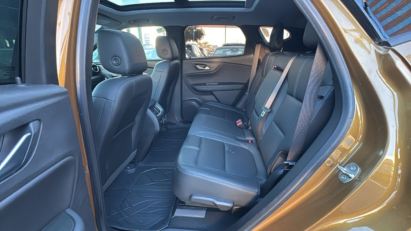 Used 2019 Chevrolet Blazer LT w/ Sun and Wheels Package FWD image 16