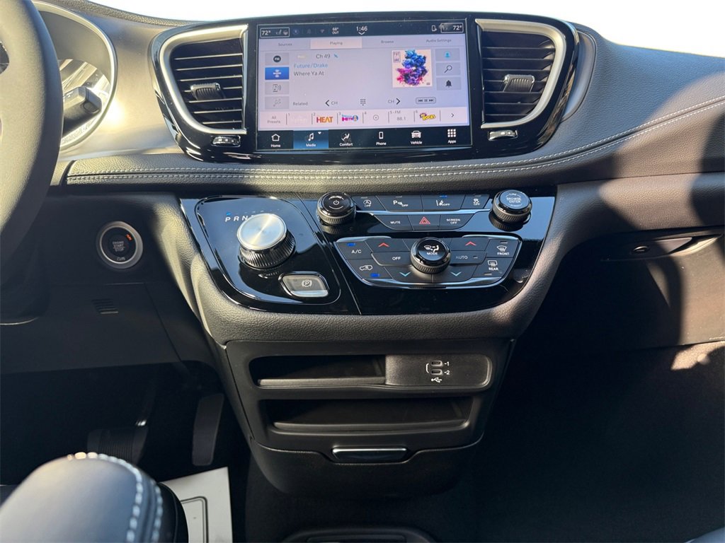 New 2026 Chrysler Pacifica Select image 11