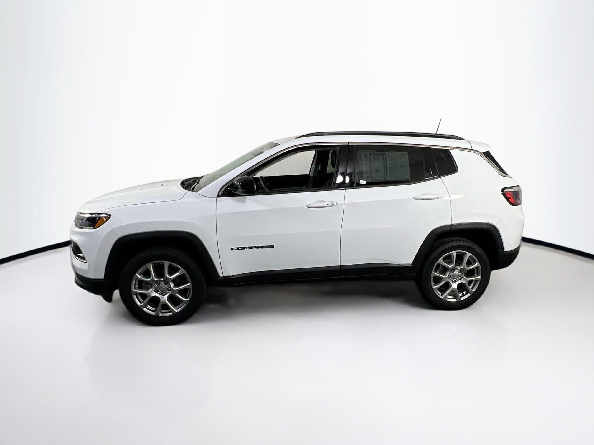 Used 2022 Jeep Compass Latitude AWD/4WD image 8