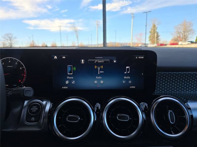 Used 2026 Mercedes-Benz GLB 250 4MATIC image 30