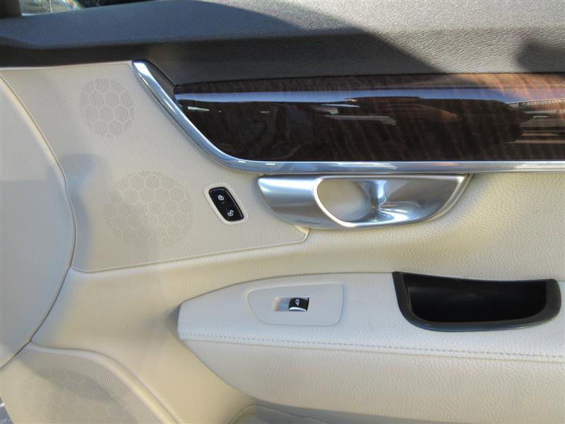 Used 2018 Volvo S90 T5 Momentum w/ Convenience Package image 31