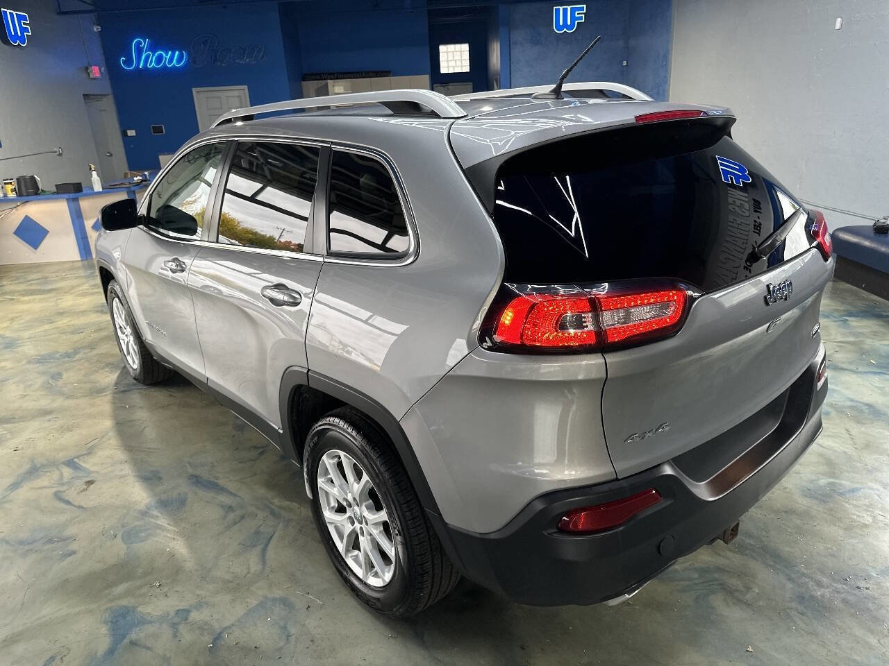 Used 2015 Jeep Cherokee Latitude w/ Comfort/Convenience Group image 13