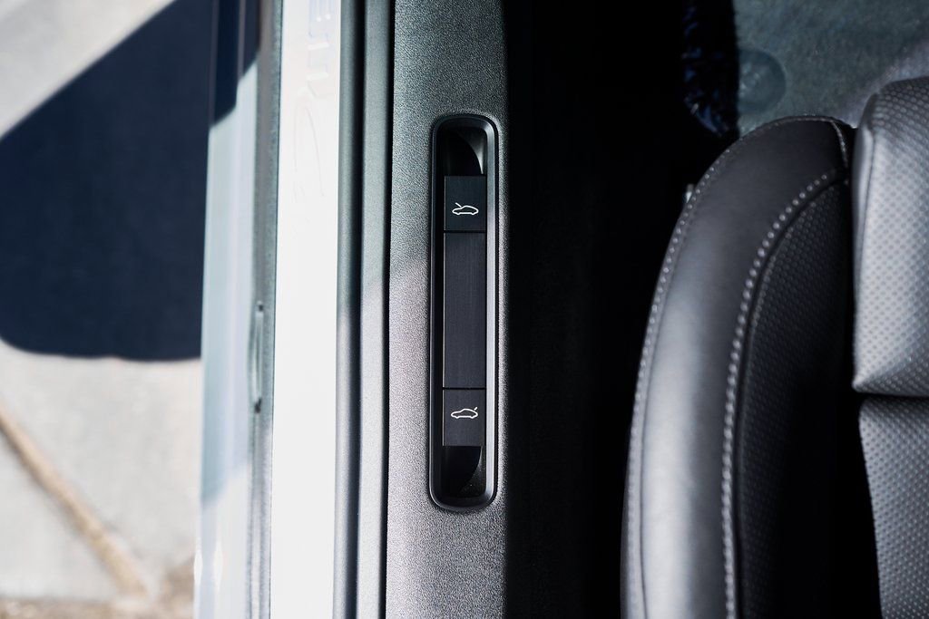 Used 2024 Porsche 911 Carrera 4S w/ Premium Package image 30