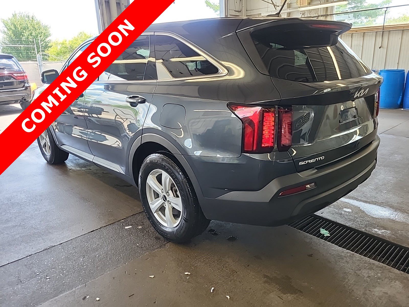 Used 2023 Kia Sorento LX FWD image 3