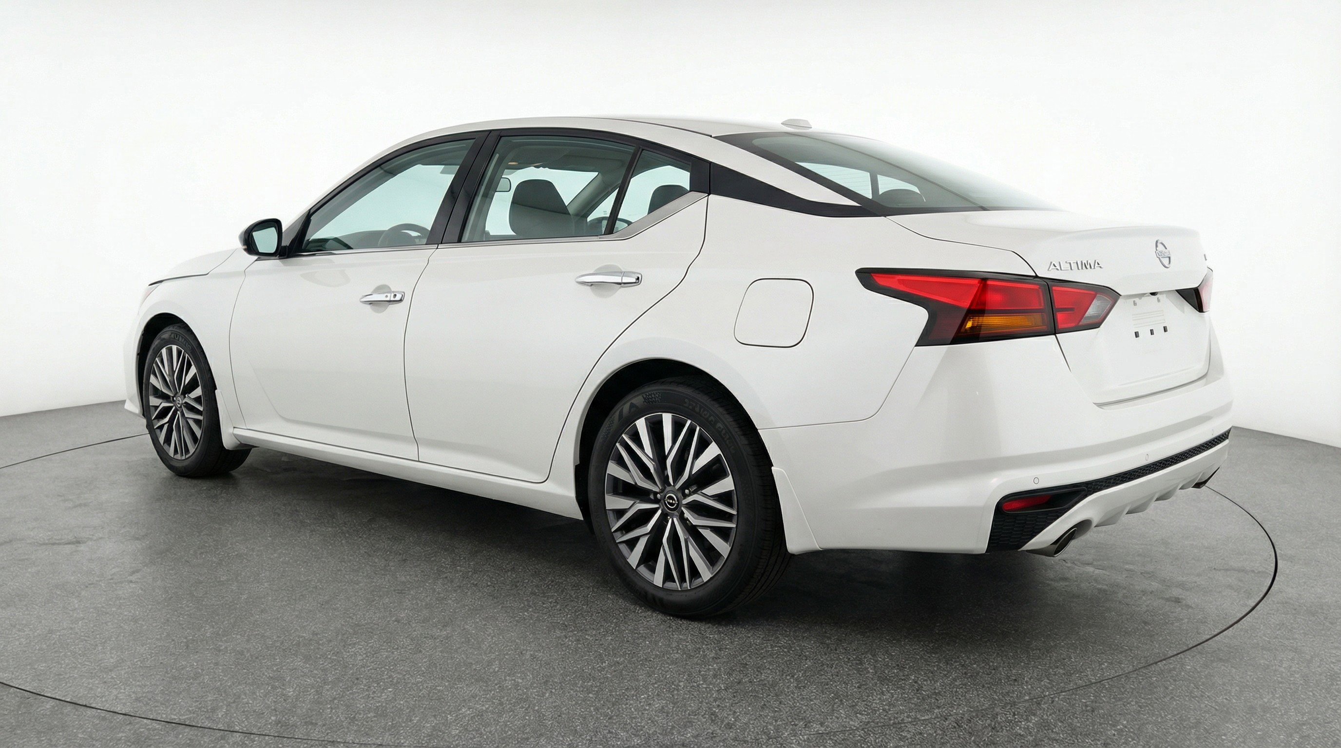 Used 2025 Nissan Altima 2.5 SV image 6