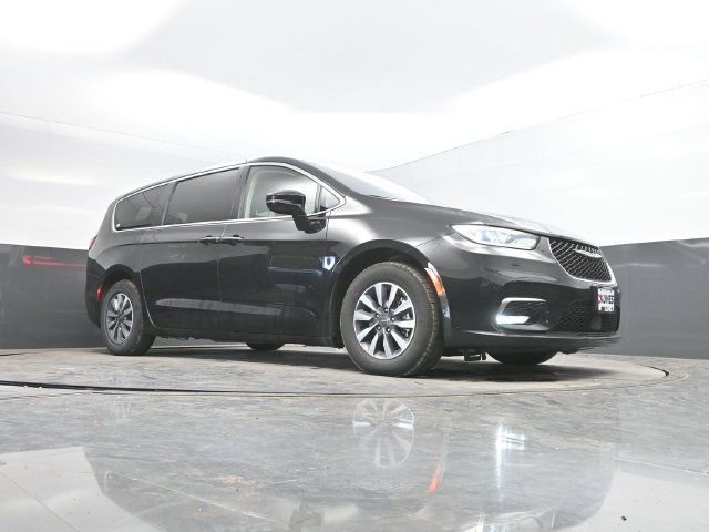Used 2024 Chrysler Pacifica Limited FWD image 44