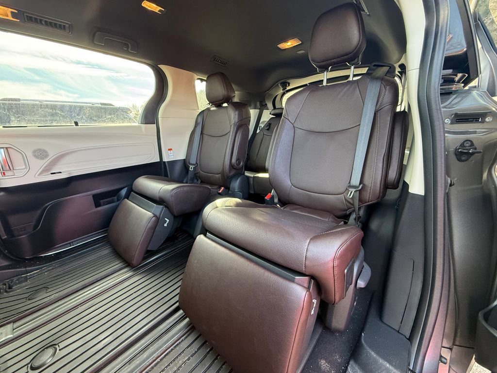 Certified 2024 Toyota Sienna Platinum image 16