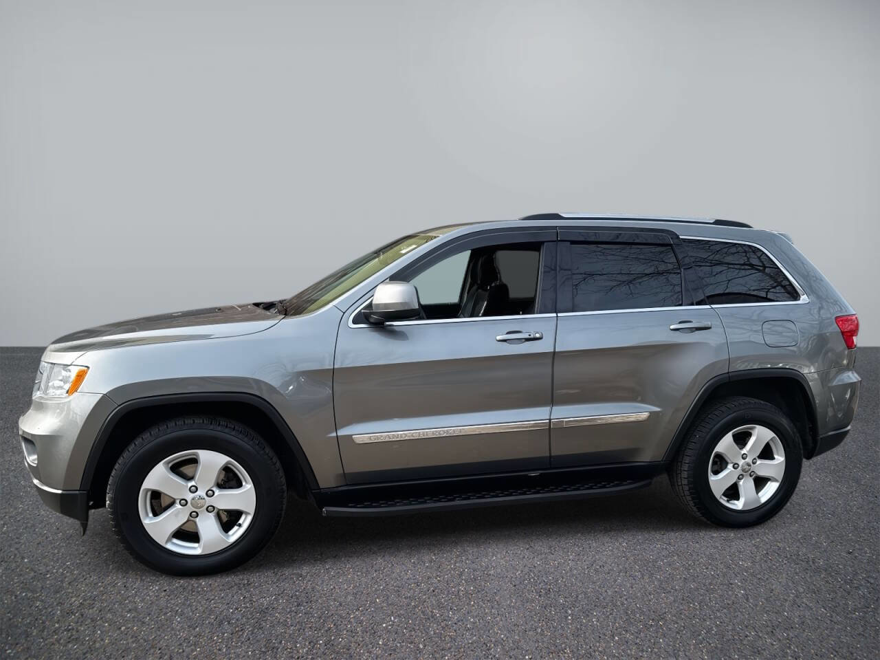 Used 2013 Jeep Grand Cherokee Laredo image 2