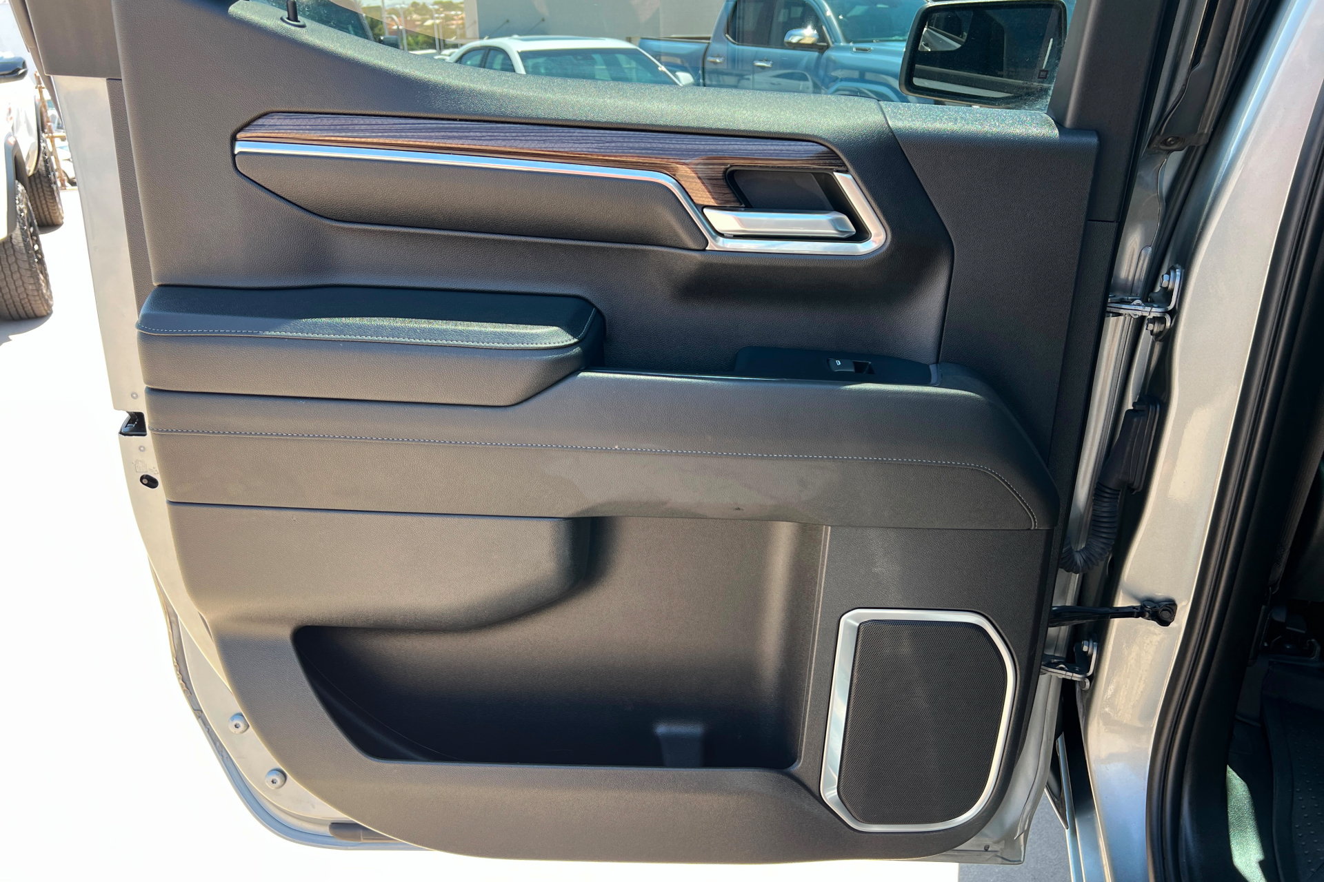 Used 2023 Chevrolet Silverado 1500 LT w/ Convenience Package II AWD/4WD image 19