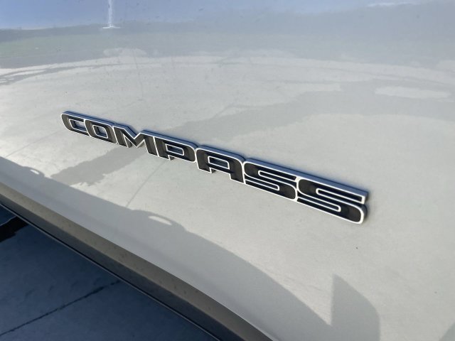 Used 2024 Jeep Compass Latitude AWD/4WD image 31