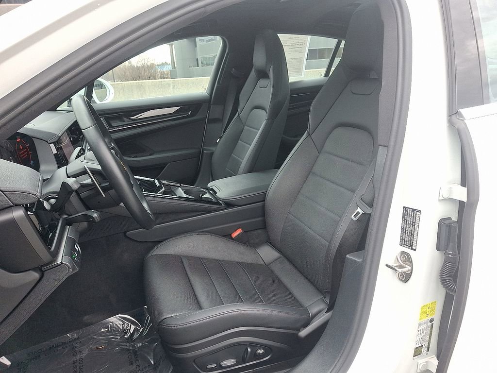Used 2024 Porsche Panamera image 5