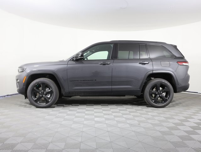 New 2025 Jeep Grand Cherokee Limited w/ Black Appearance Package image 6