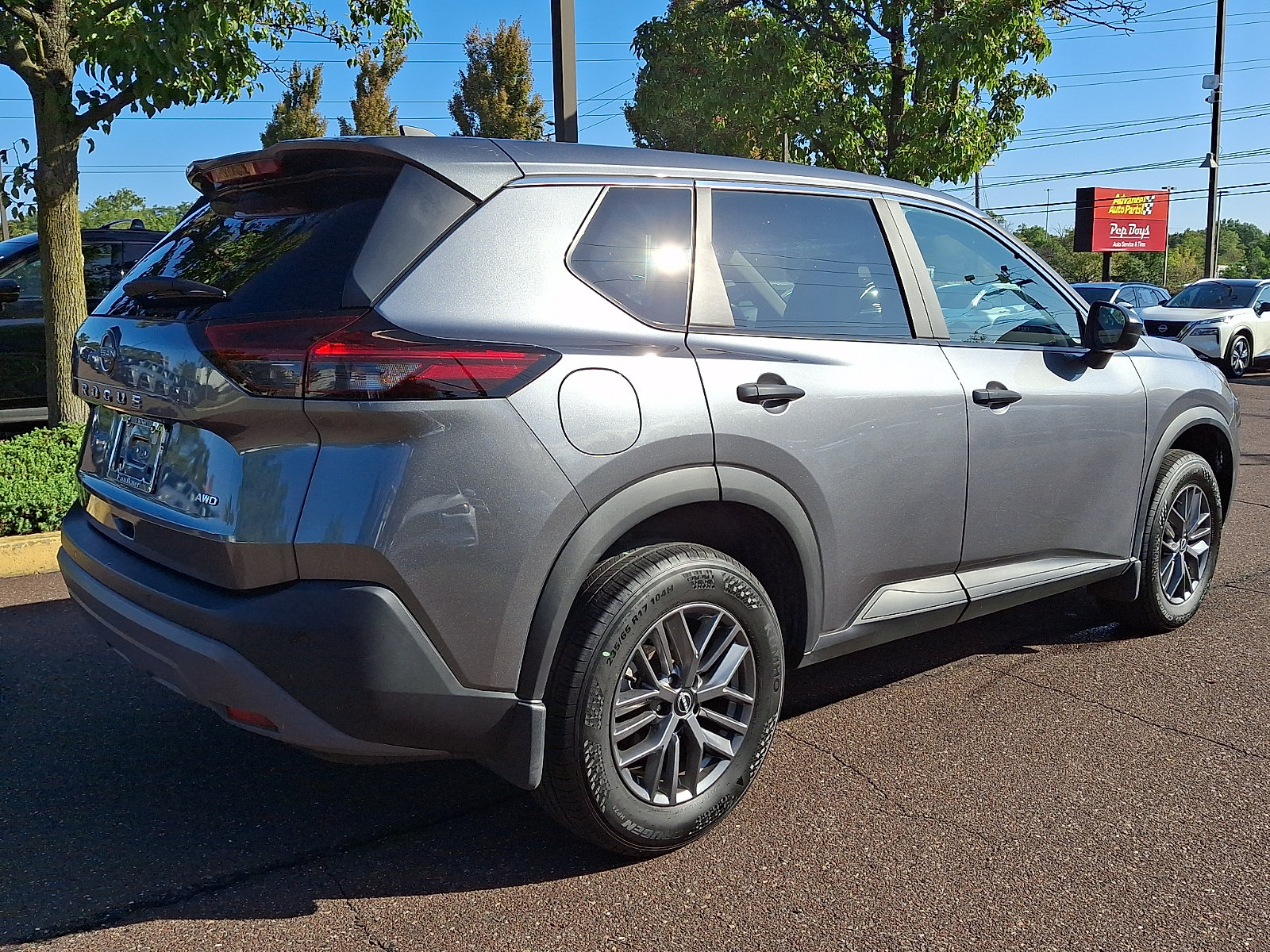 Used 2023 Nissan Rogue S AWD/4WD image 6