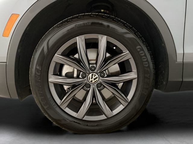 Used 2022 Volkswagen Tiguan SE FWD image 18