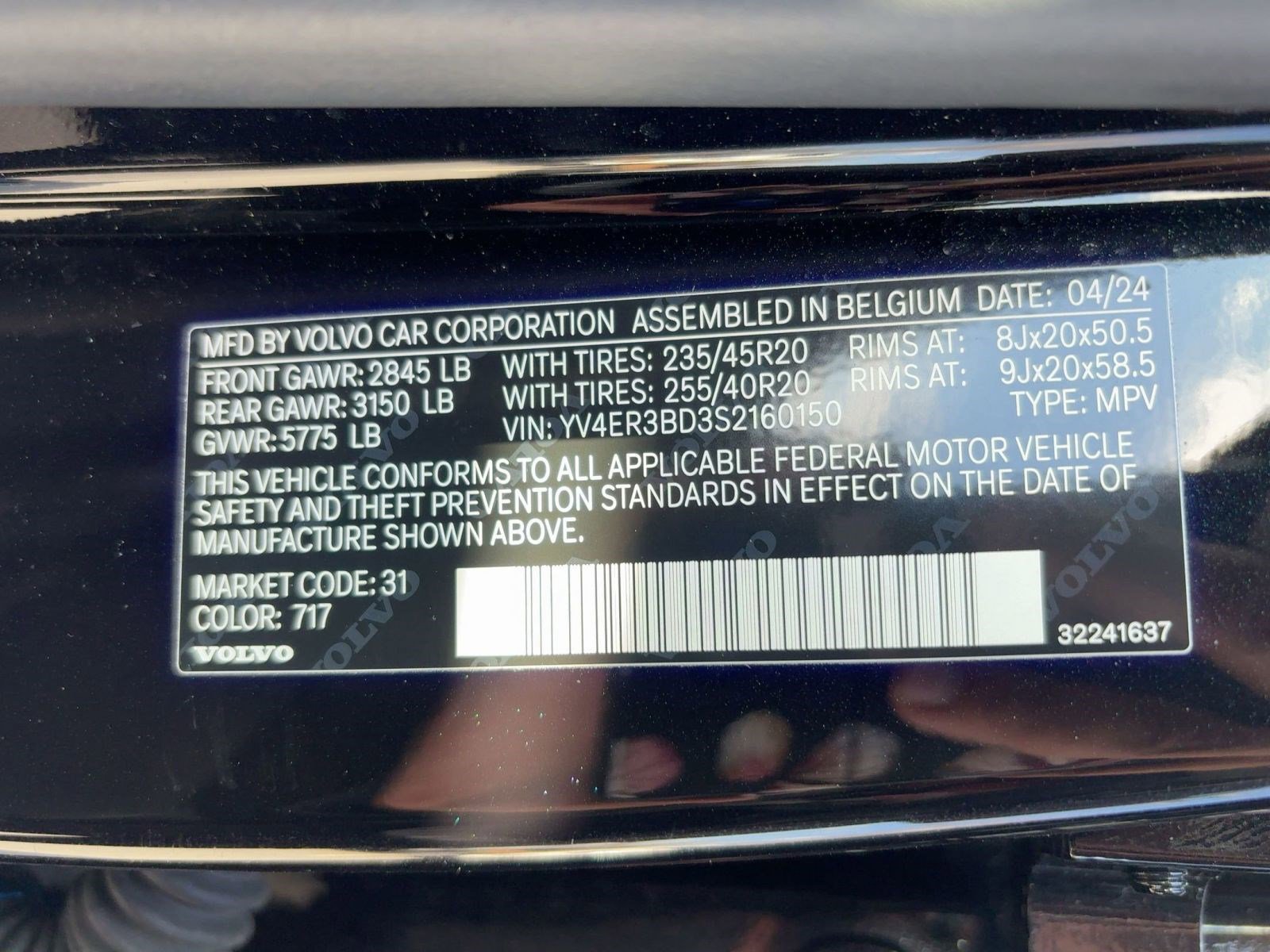 Certified 2025 Volvo EC40 Ultra image 18