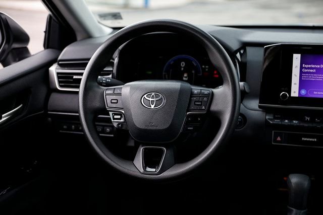 Used 2025 Toyota Camry LE image 27