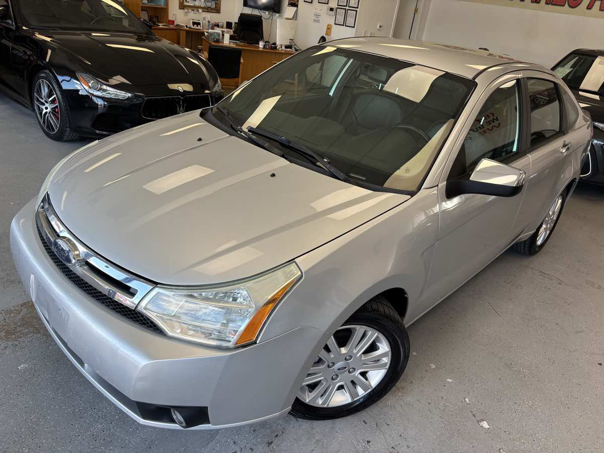 Used 2010 Ford Focus SEL FWD image 6