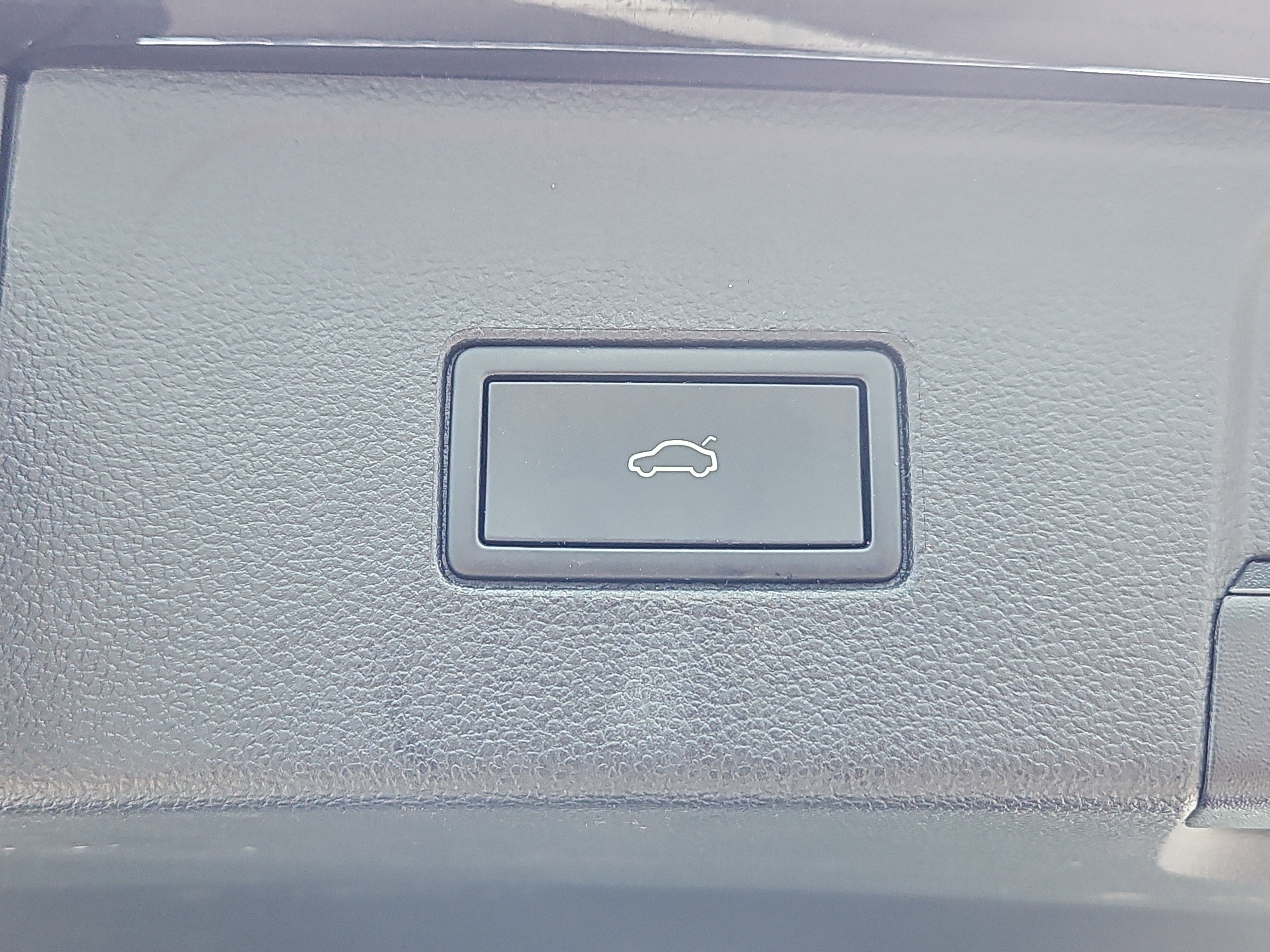 Certified 2022 Volkswagen Atlas SEL Premium image 19