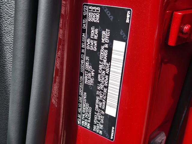 Certified 2024 Volvo XC40 B5 Plus AWD/4WD image 21