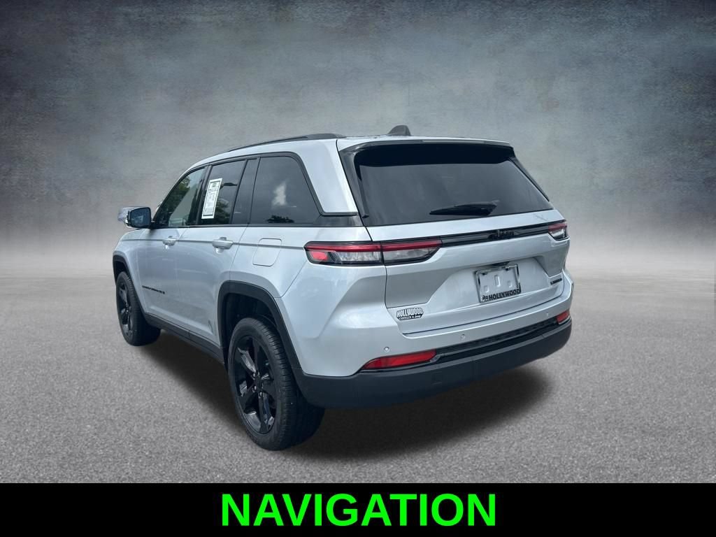 Certified 2024 Jeep Grand Cherokee Limited w/ Black Appearance Package RWD image 7