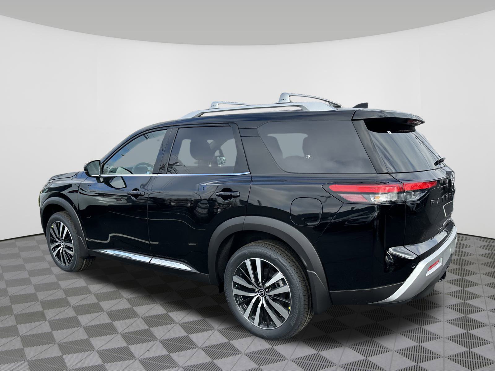 New 2025 Nissan Pathfinder Platinum image 9