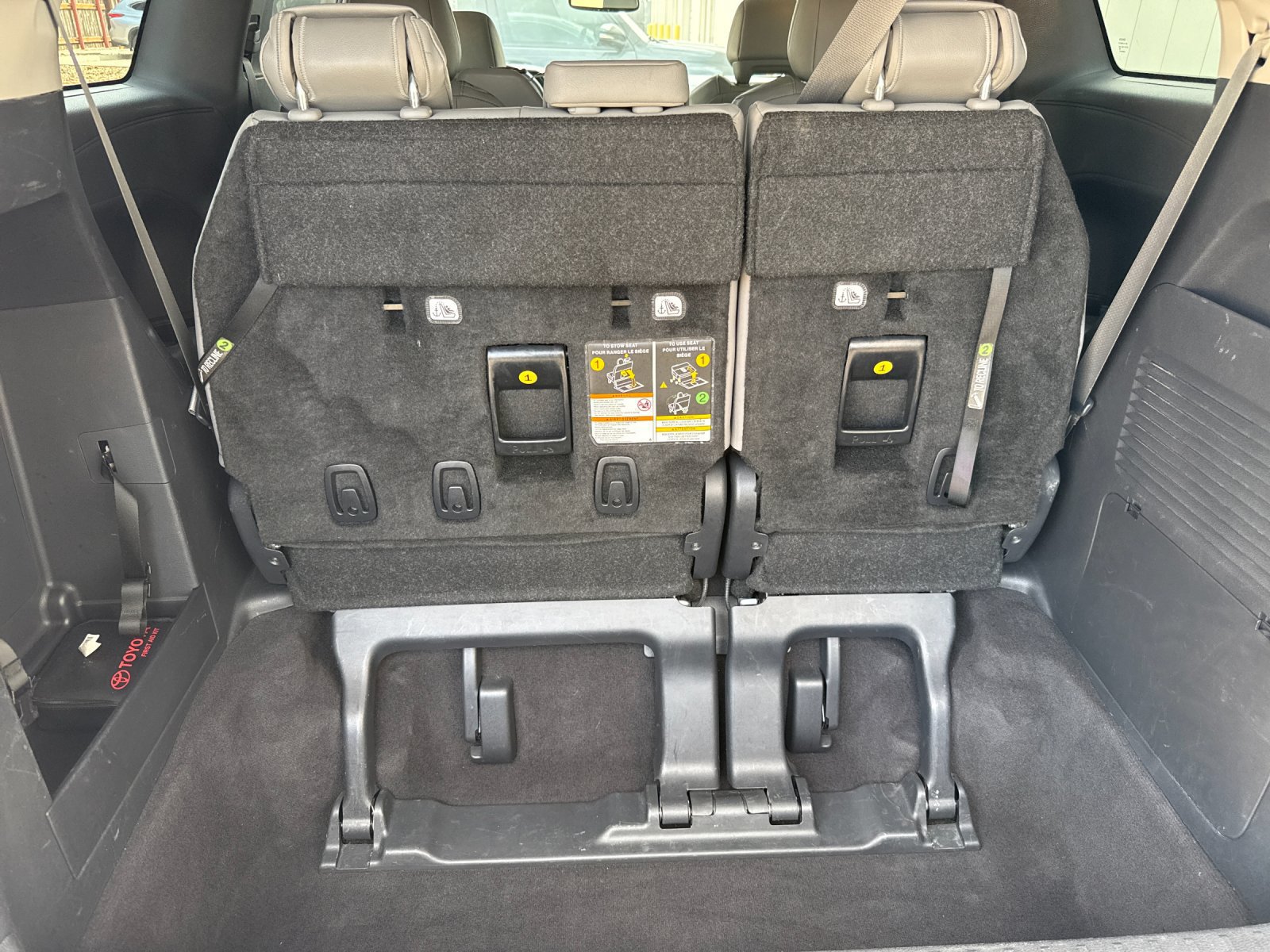 Certified 2025 Toyota Sienna XLE FWD image 15