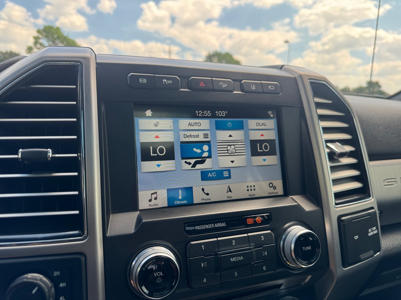 Certified 2018 Ford F250 Platinum w/ Platinum Ultimate Package AWD/4WD image 31