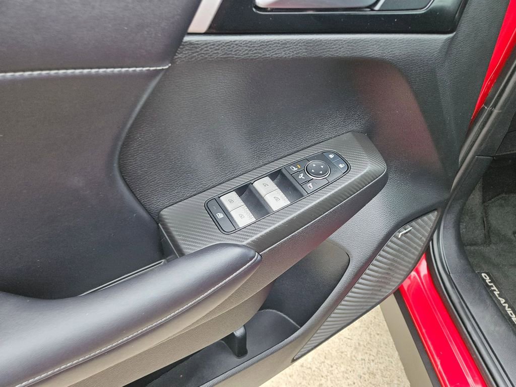 Used 2025 Mitsubishi Outlander SE FWD image 15