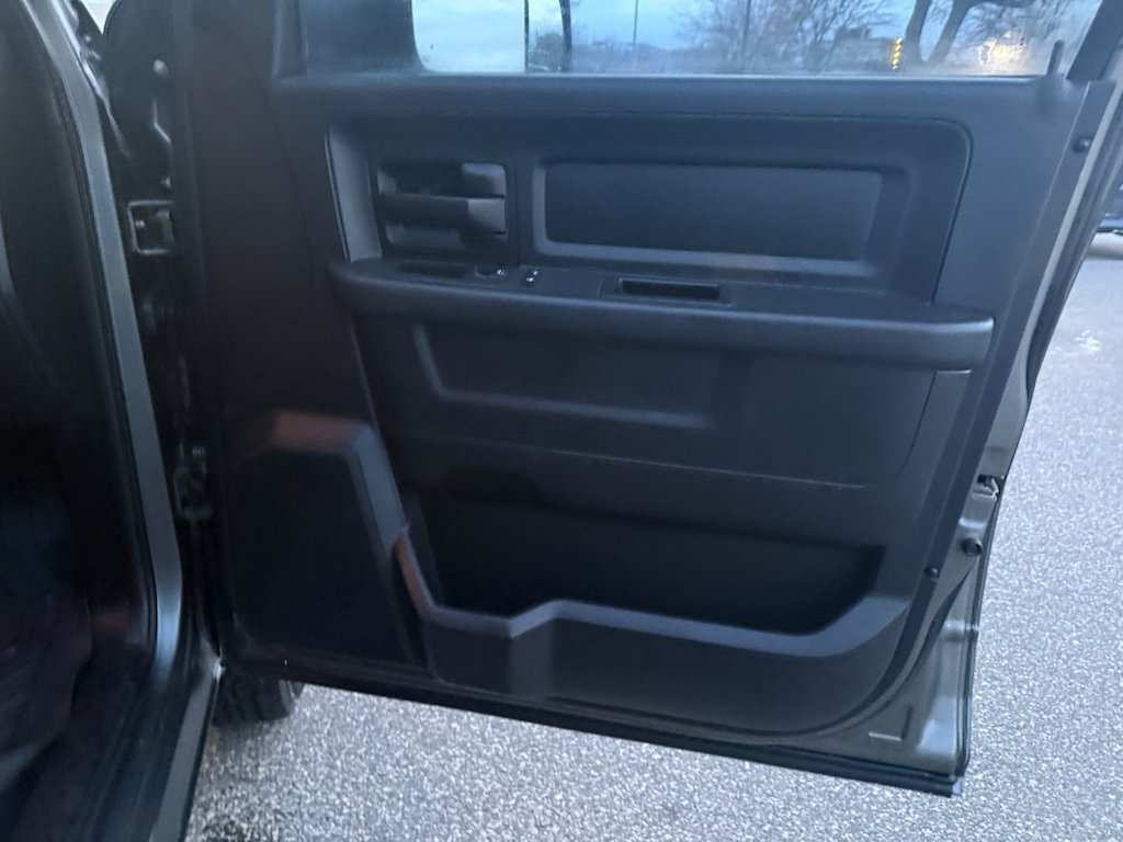 Used 2013 RAM 3500 Tradesman w/ Chrome Appearance Group image 17