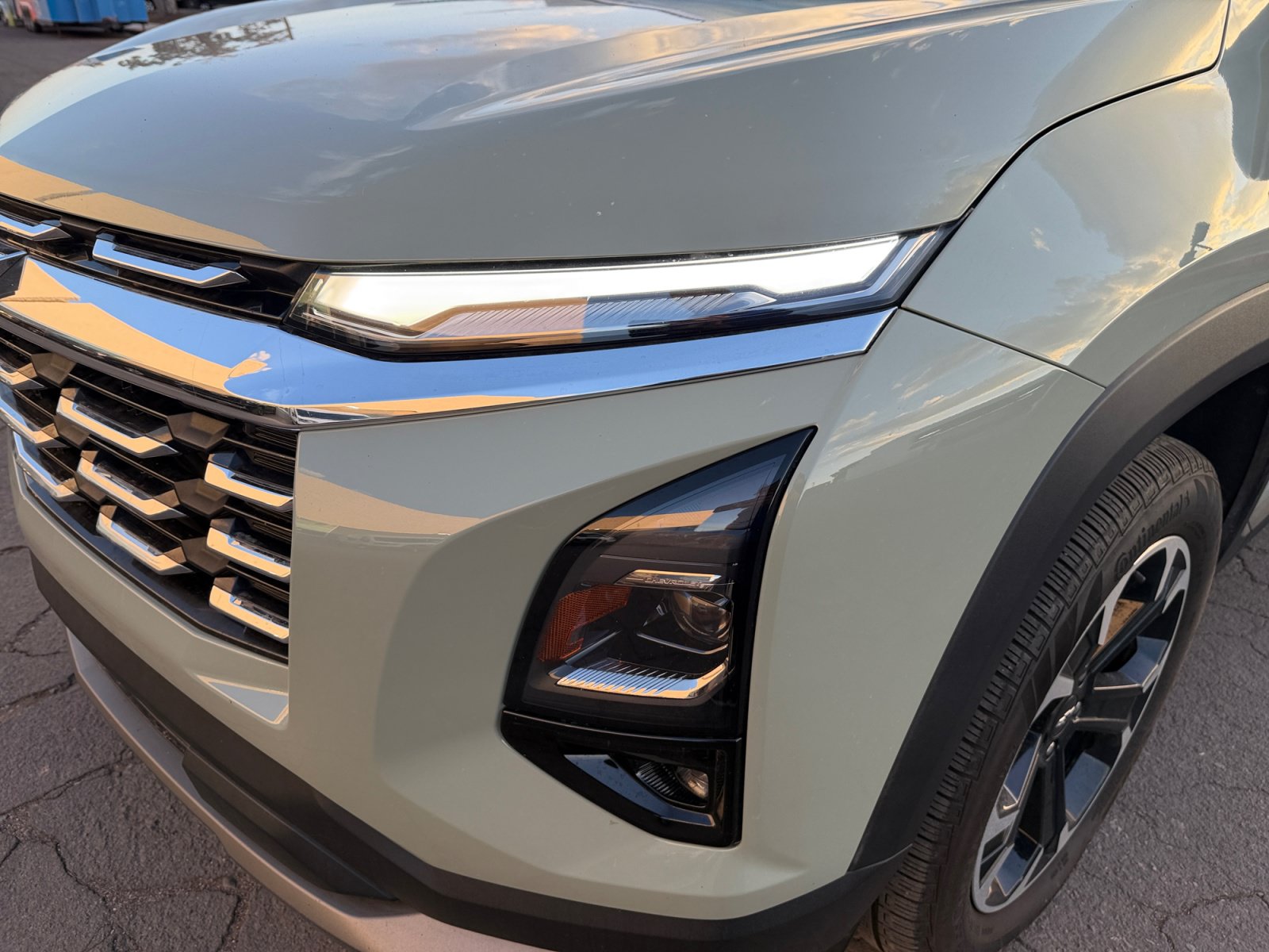 Used 2025 Chevrolet Equinox LT w/ Safety and Technology Package FWD image 9