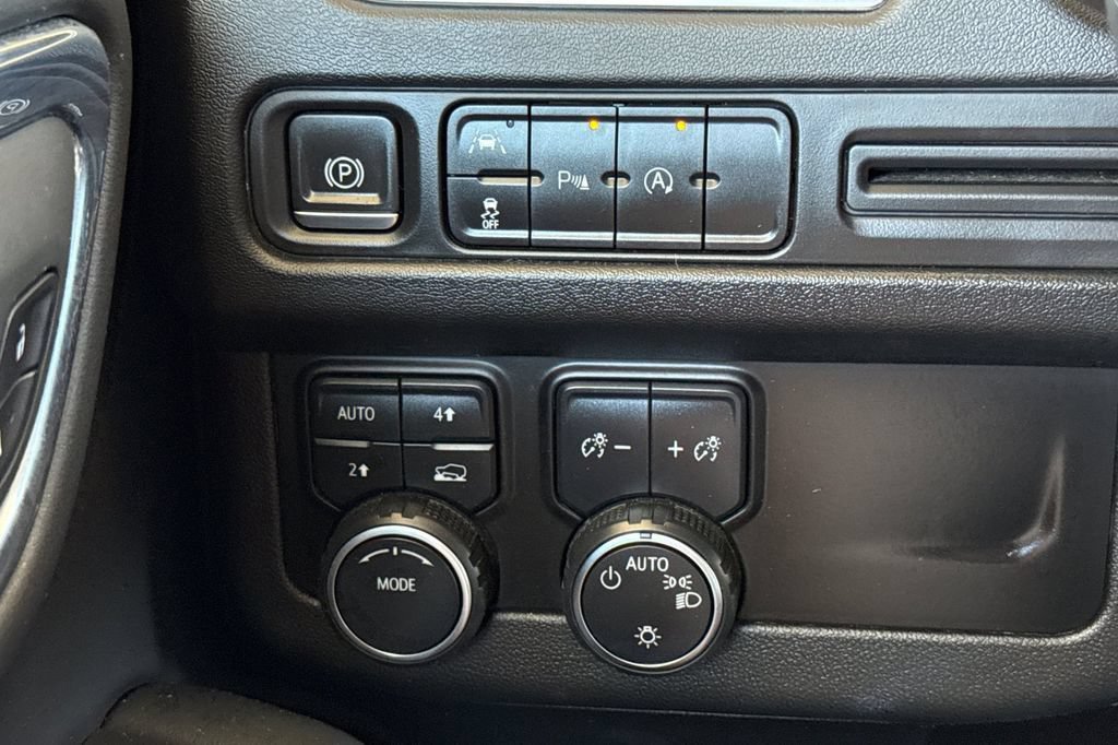 Used 2023 Chevrolet Suburban LT AWD/4WD image 33