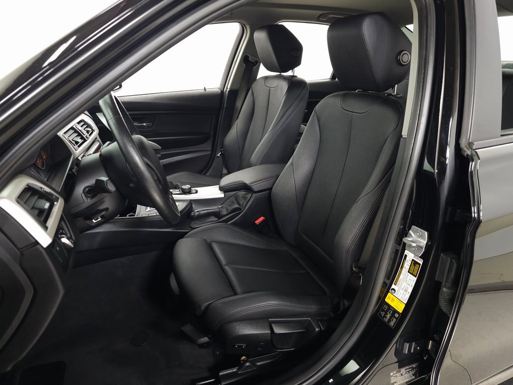 Used 2018 BMW 320i xDrive Sedan image 13